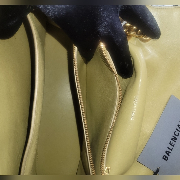 Authentic Balenciaga 2024 Crush Medium Chain Bag - Picture 10 of 11